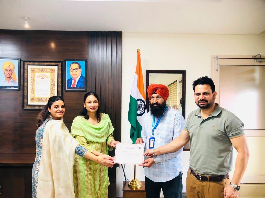 Deputy Commissioner Honours BLO Jagtar Singh for Achieving 100 Completion of SIR2026 Exercise